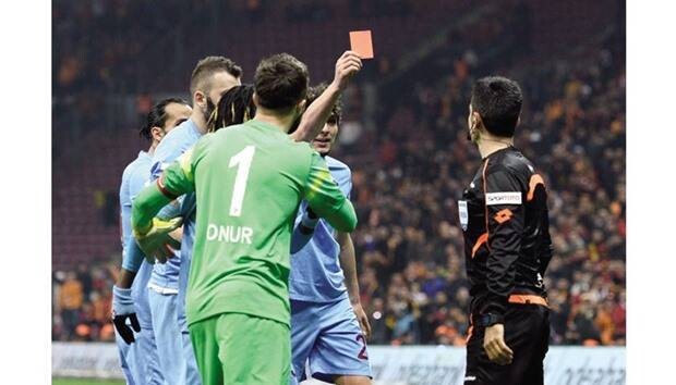 Hundreds of Iranian Activists and Judges Protest