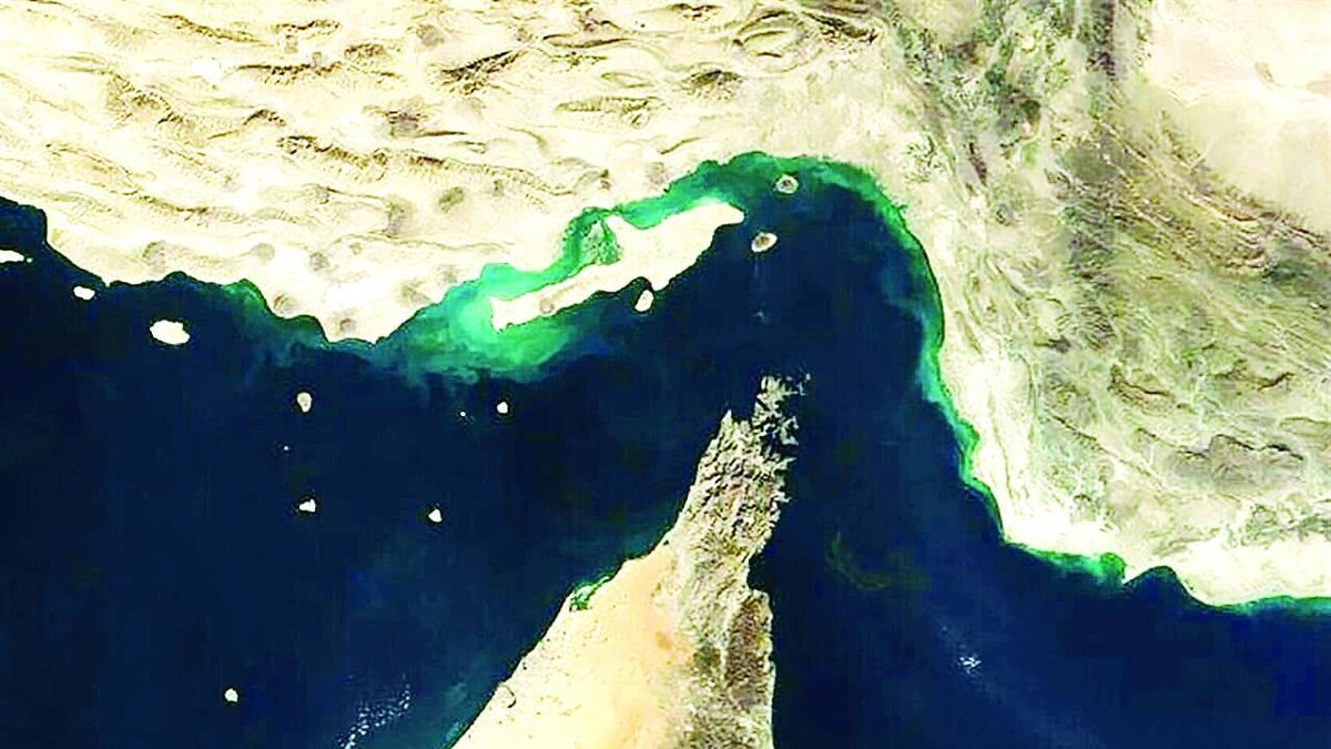 Irán impone tarifas de tránsito no oficiales en el Estrecho de Ormuz