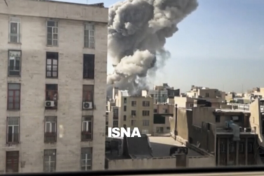 Революционная гвардия Ирана объявила о начале первой волены ракетных и drone-атак против Израиля