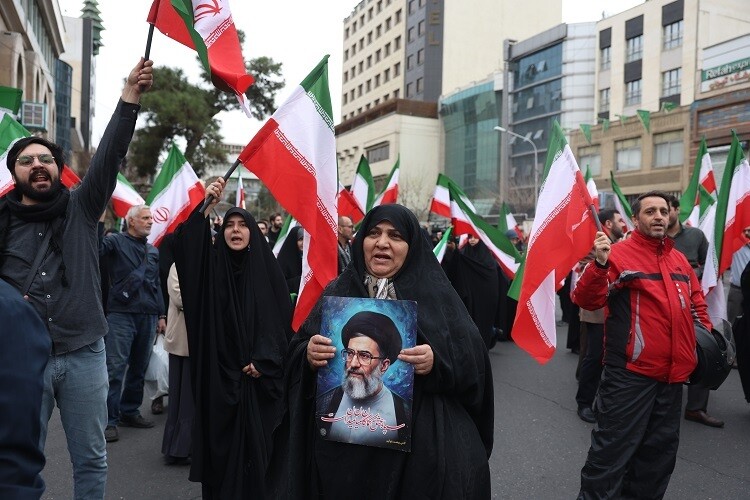 Иранские СМИ: Али Хаменеи жив и руководит обороной страны