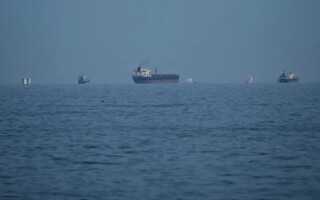 Se reanuda el tráfico de buques en el Estrecho de Ormuz