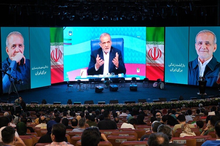 Iran Confirms Right to Peaceful Nuclear Program and Rejects US Pressure