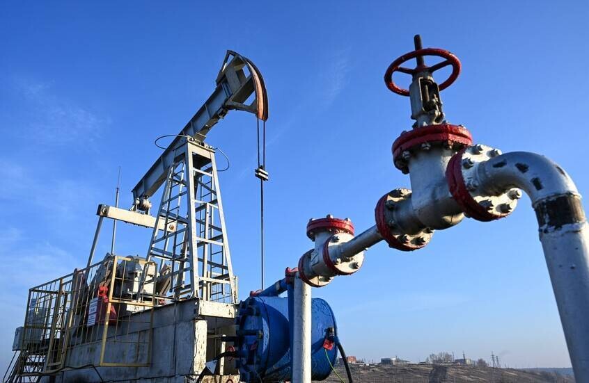 Suben los precios del petróleo por temor al cierre del Estrecho de Ormuz