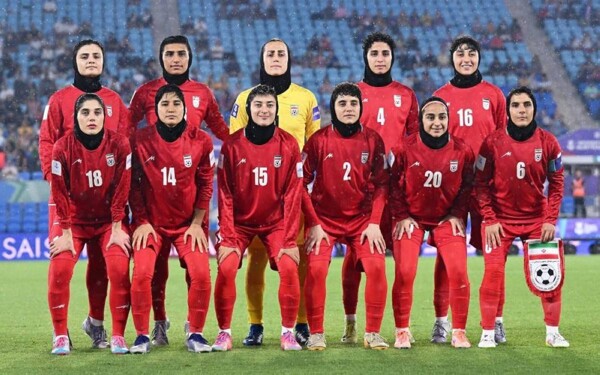 Tres jugadoras de fútbol de Irán regresan a casa