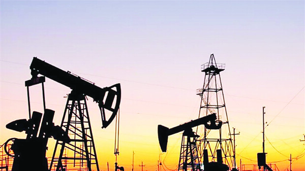 Цены на нефть падают на фоне недельного роста