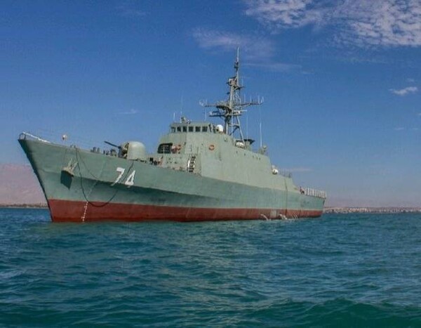 Иранский эсминец ВМС попал в аварию в порту Бандар-Аббас