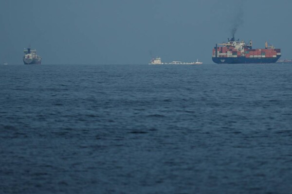 Irán planta minas en el Estrecho de Ormuz