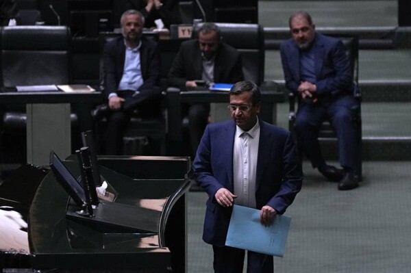 Iranian Parliament Dismisses Finance Minister