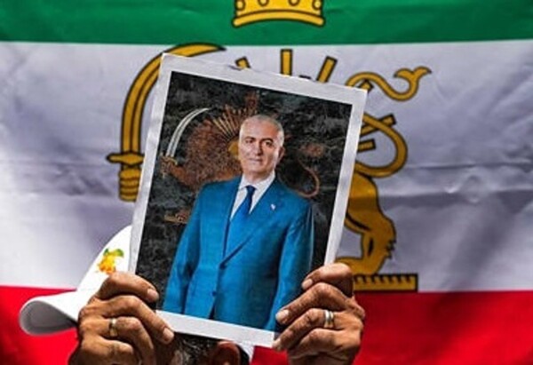 El príncipe exiliado predice la caída de la República Islámica de Irán