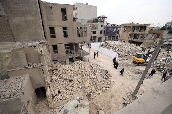 Irán cobra 2 millones de dólares por el tránsito por el Estrecho de Ormuz