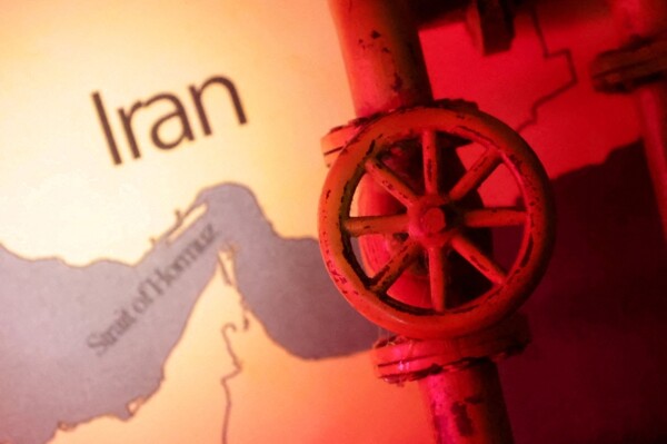 Iran accumulates unprecedented oil reserves at sea