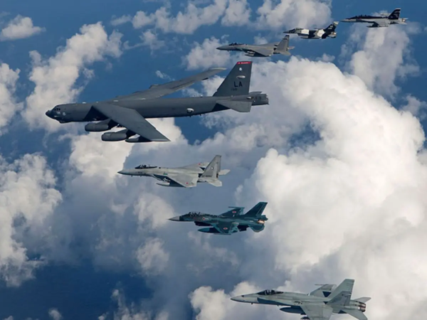 El Pentágono anuncia vuelos de B-52 sobre Irán