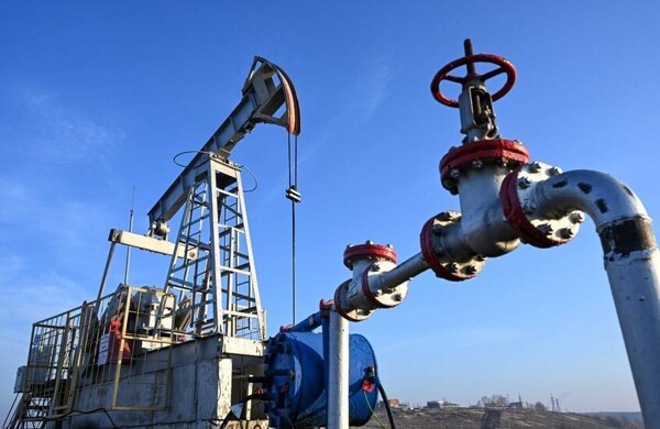 Suben los precios del petróleo por temor al cierre del Estrecho de Ormuz