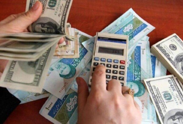 La moneda iraní cae a un nivel sin precedentes